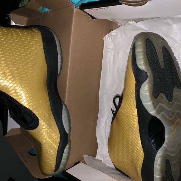 Jordan Future Metallic Gold - Picture 3 of 6